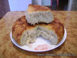 Хлеб обезьяний с чесноком и сыром в мультиварке